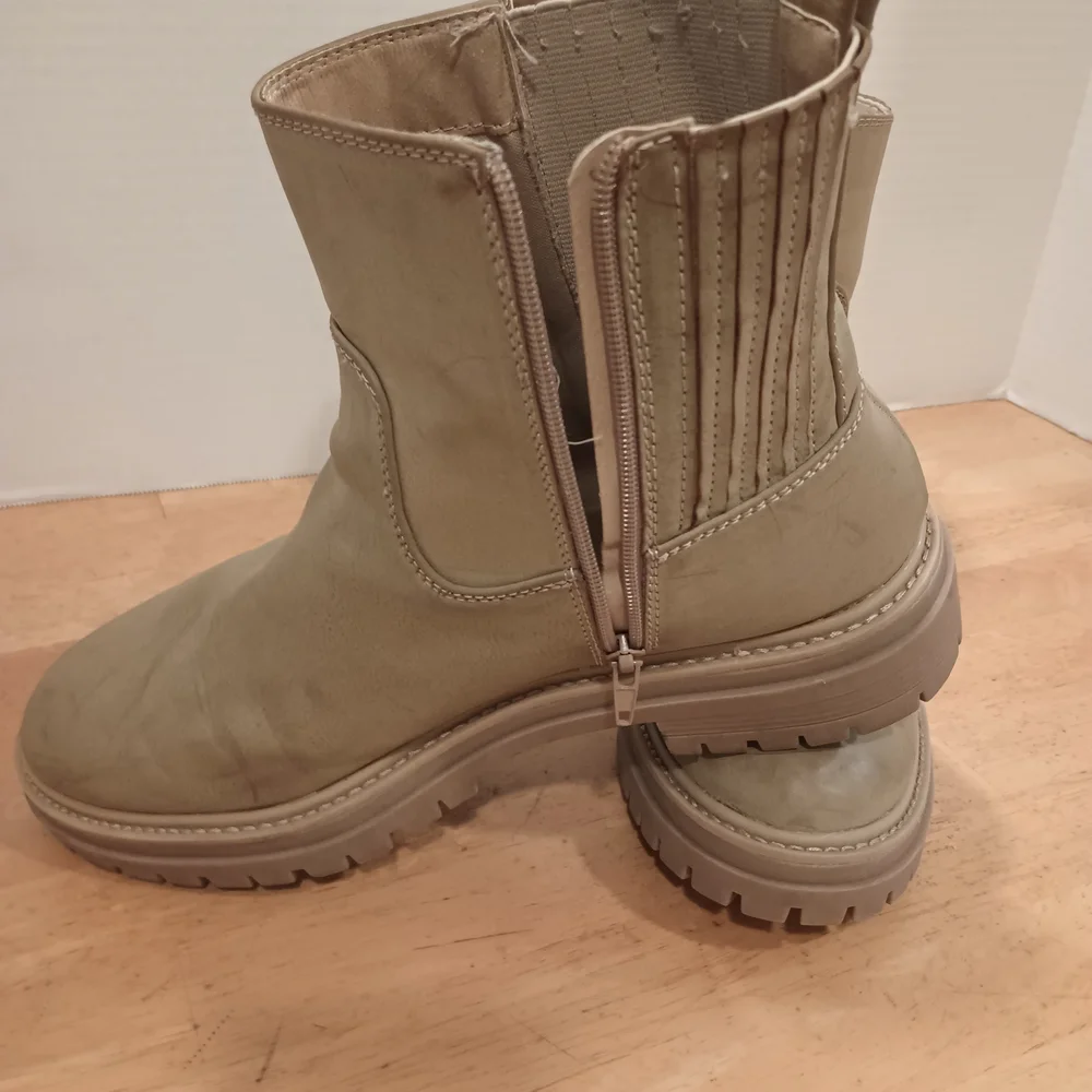 Time And Tru Taupe Chunky Lug Sole Ankle Boots Size 11